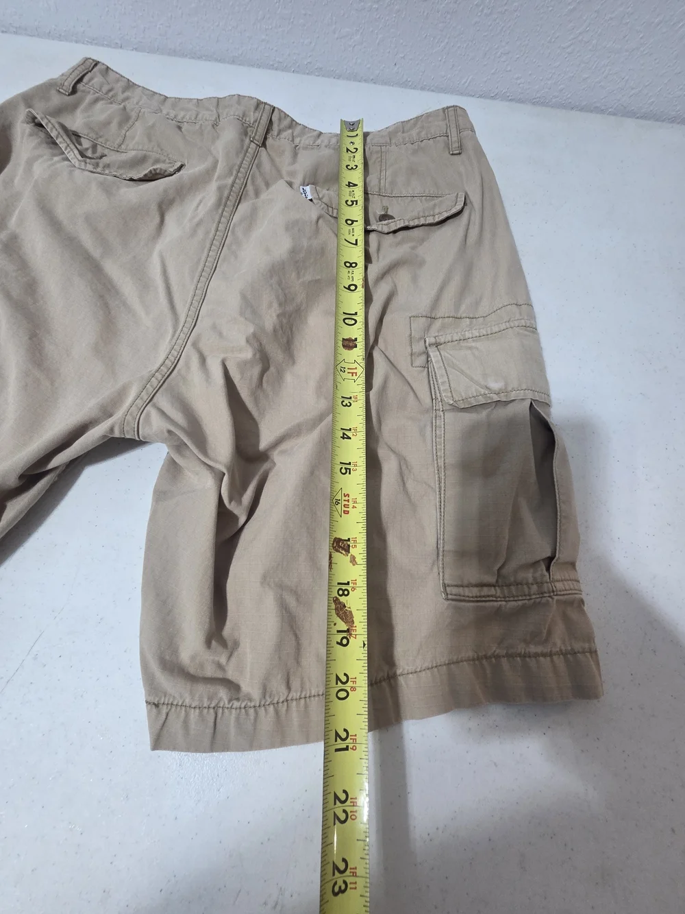 Levi's Men's Classic Cargo Shorts in Khaki, Size 34